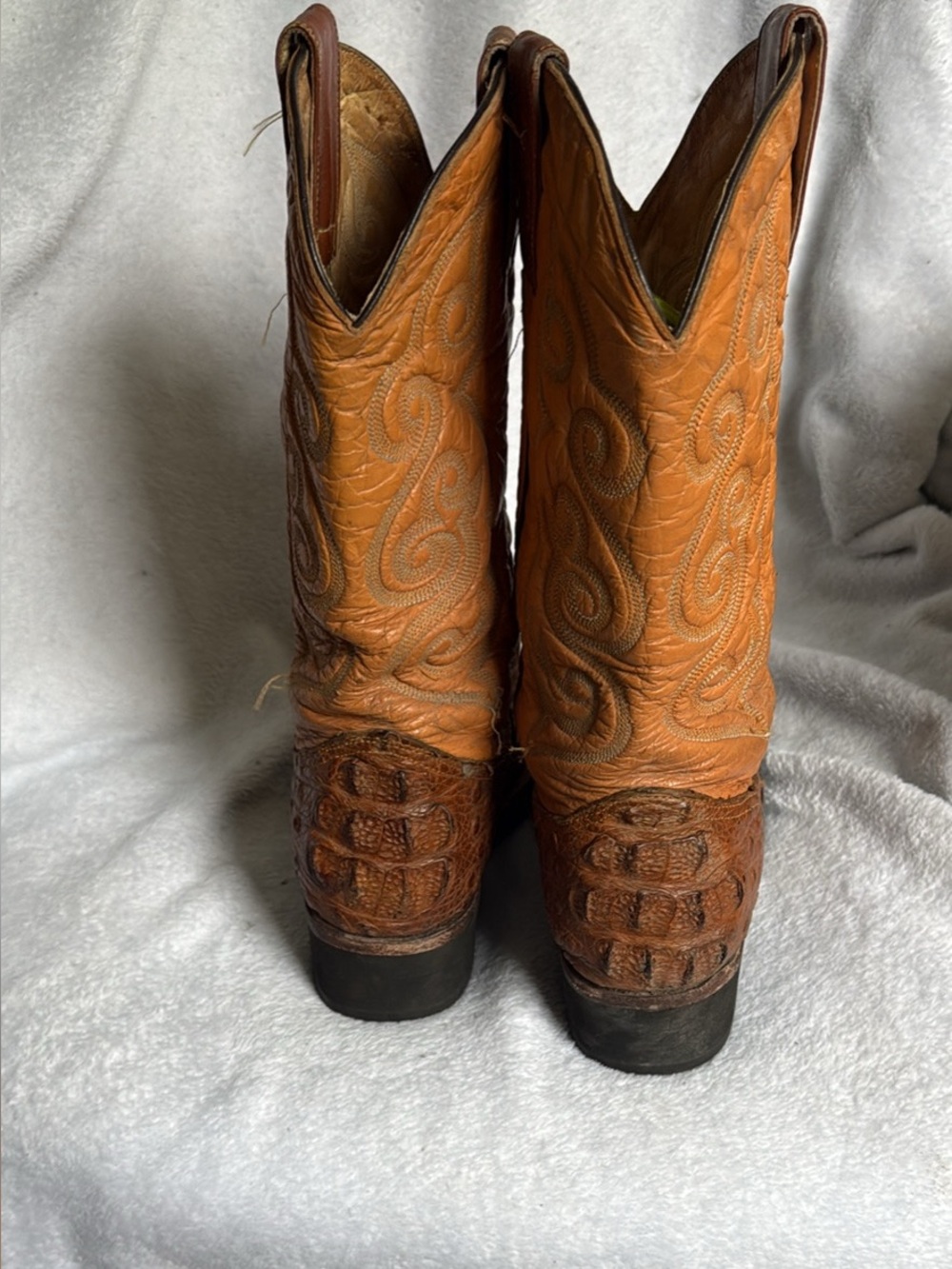 Source Unknown Tan & Brown Cowboy Boots with Croc-Style Heel
